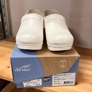 Dansko professional white, women’s 5.5/6, European 36